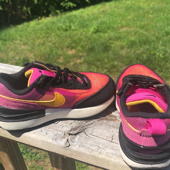 Girls Nike running sneakers - Picture 7 of 7